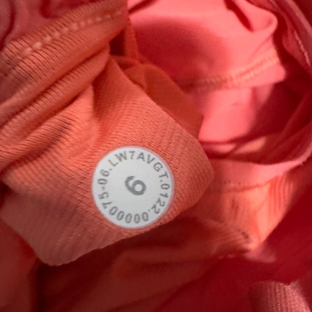 NWOT Lululemon Hotty Hot Low Rise Short 4" - Picture 3 of 11